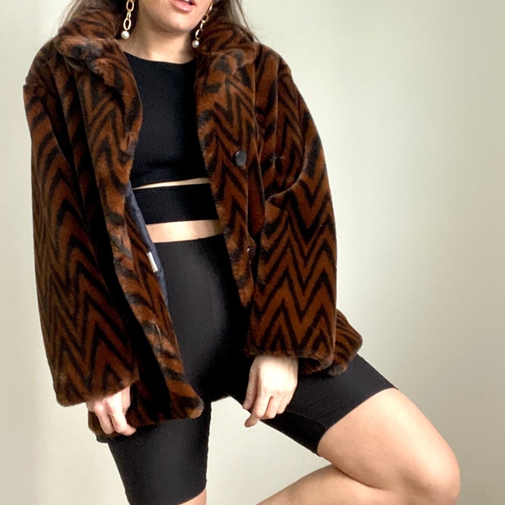 VINTAGE Oversized ZIGZAG Coat - Picture 8 of 16